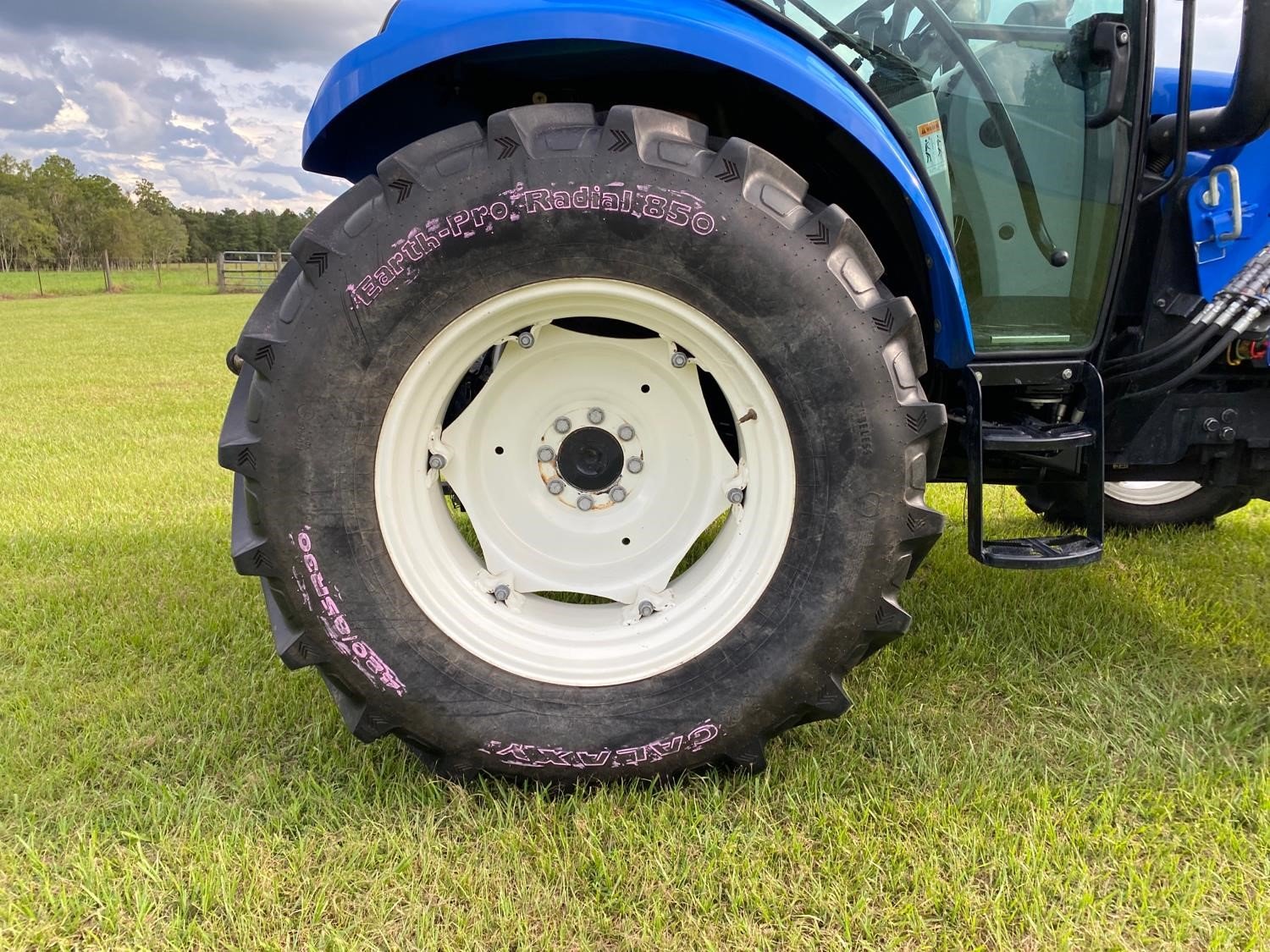 2017 New Holland T4 (60)