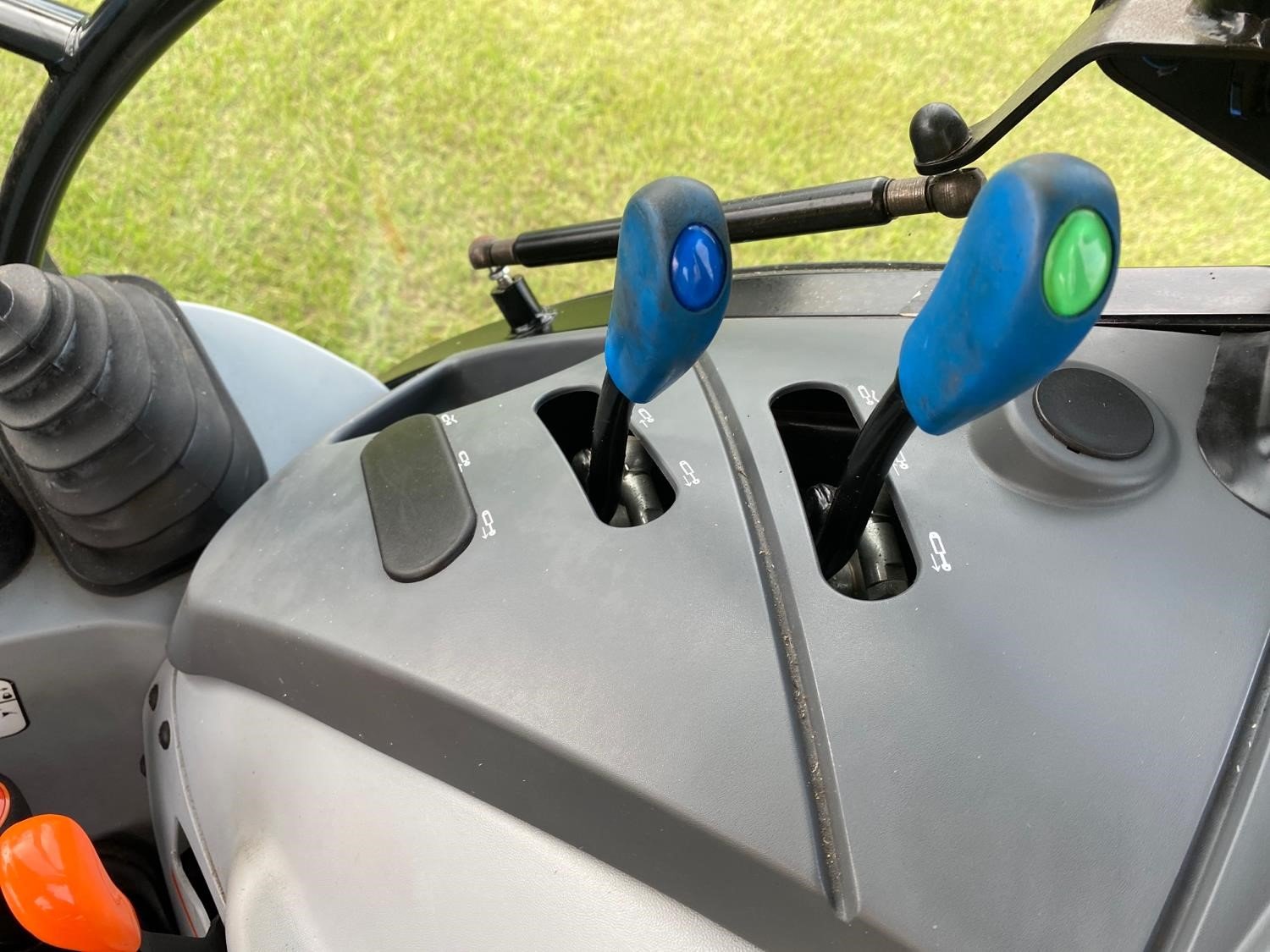 2017 New Holland T4 (93)