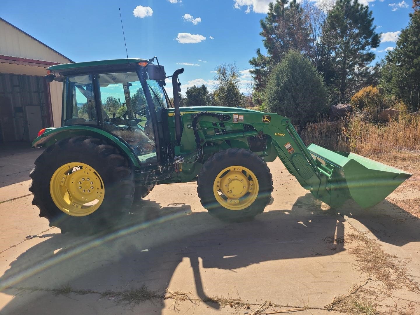 2014 John Deere 5085E (3)