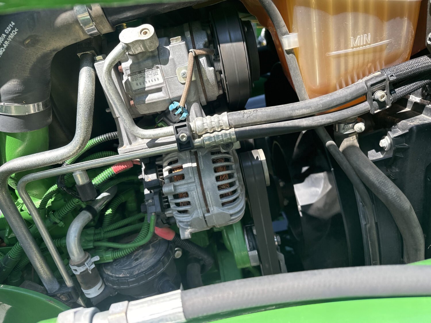 2014 John Deere 6115M (14)