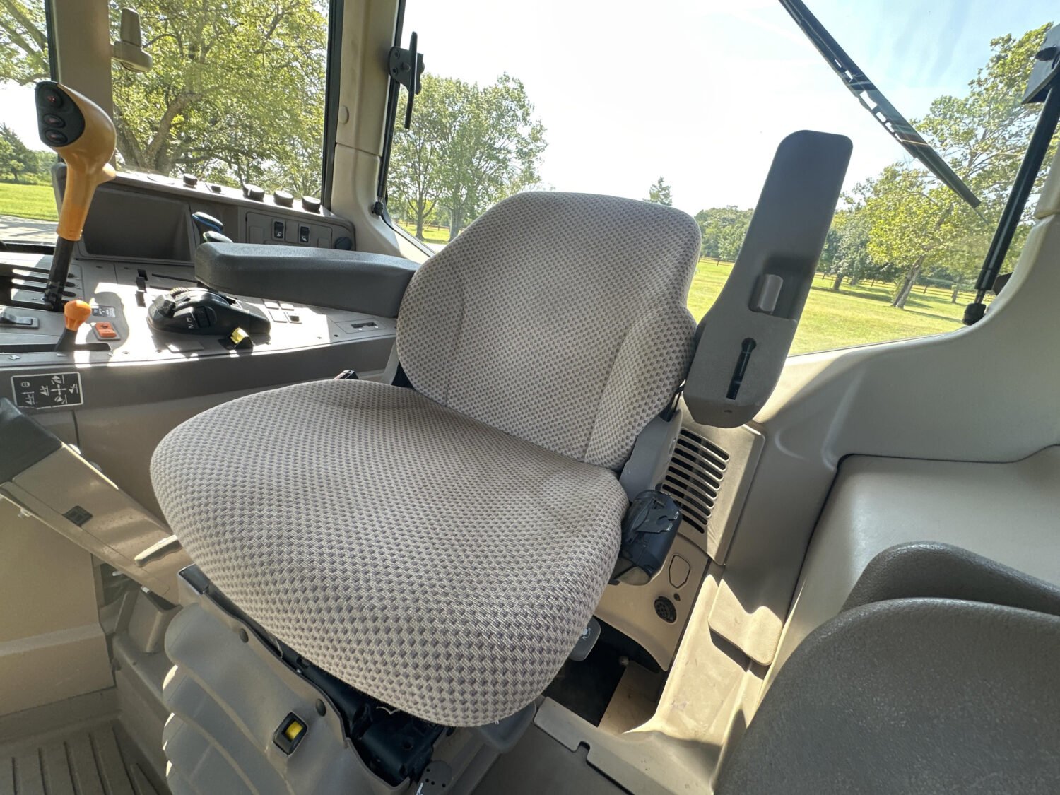 2014 John Deere 6115M (19)