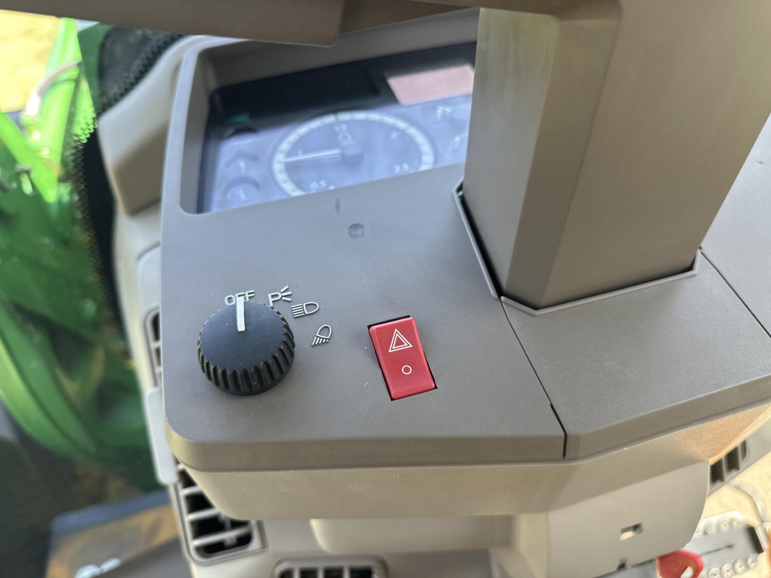 2014 John Deere 6115M (23)