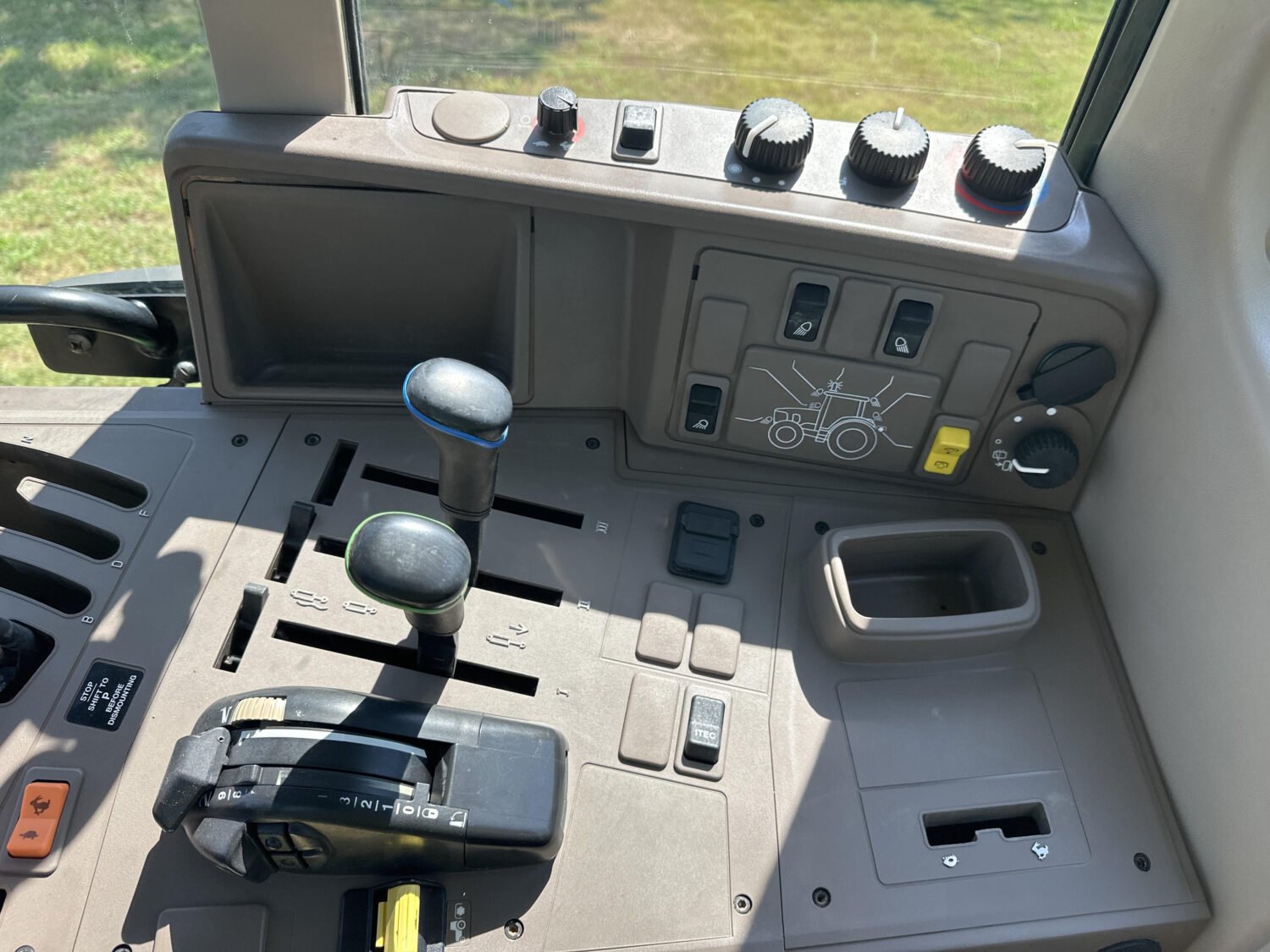 2014 John Deere 6115M (29)