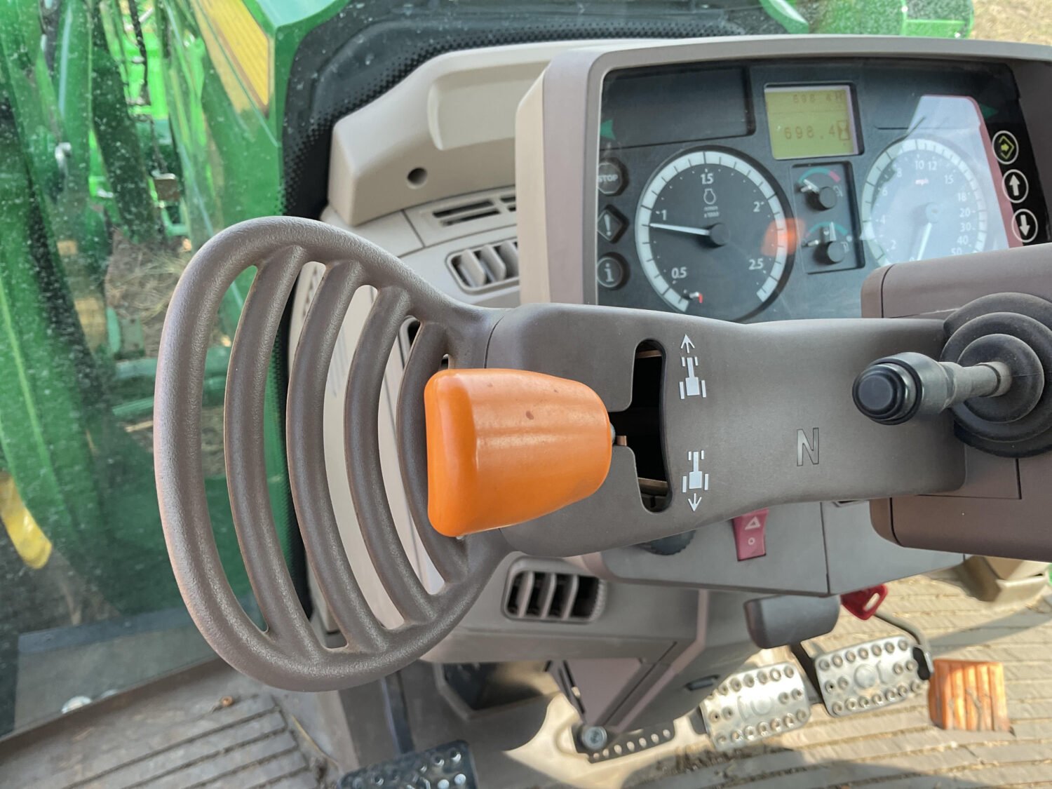 2015 John Deere 6125M (25)