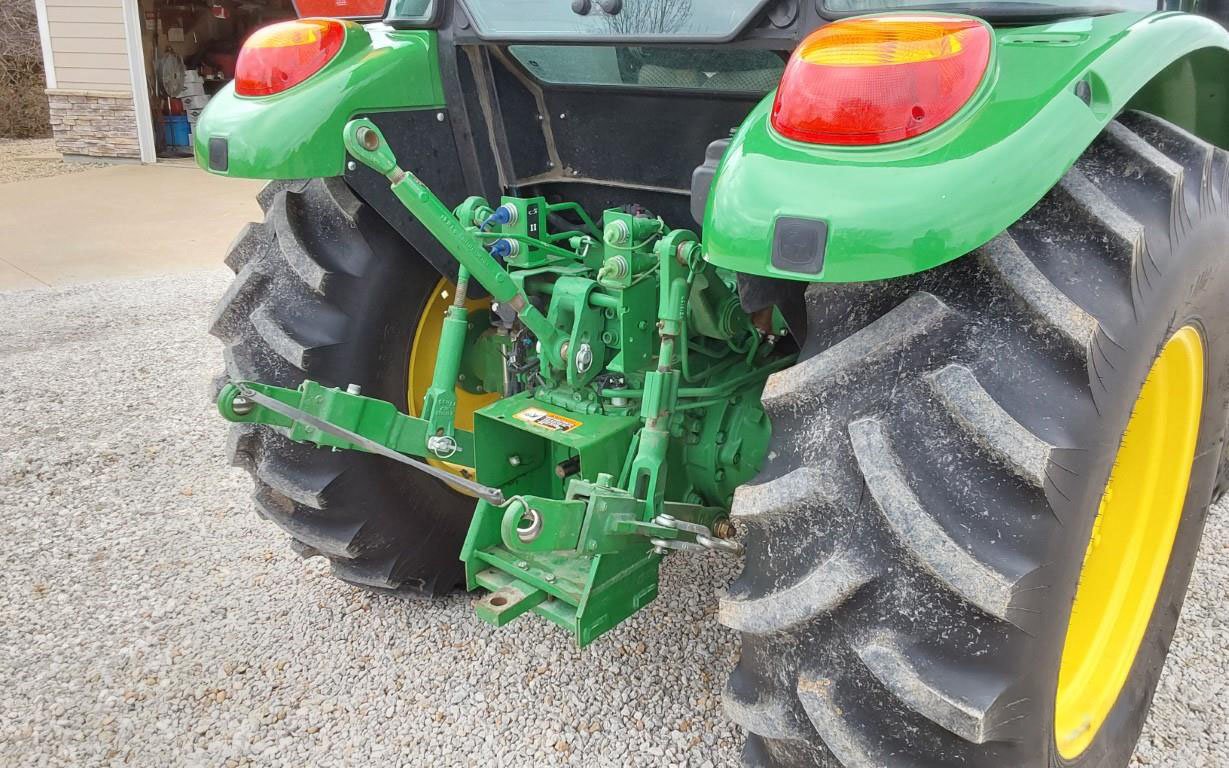 2016 John Deere 5075E (10)