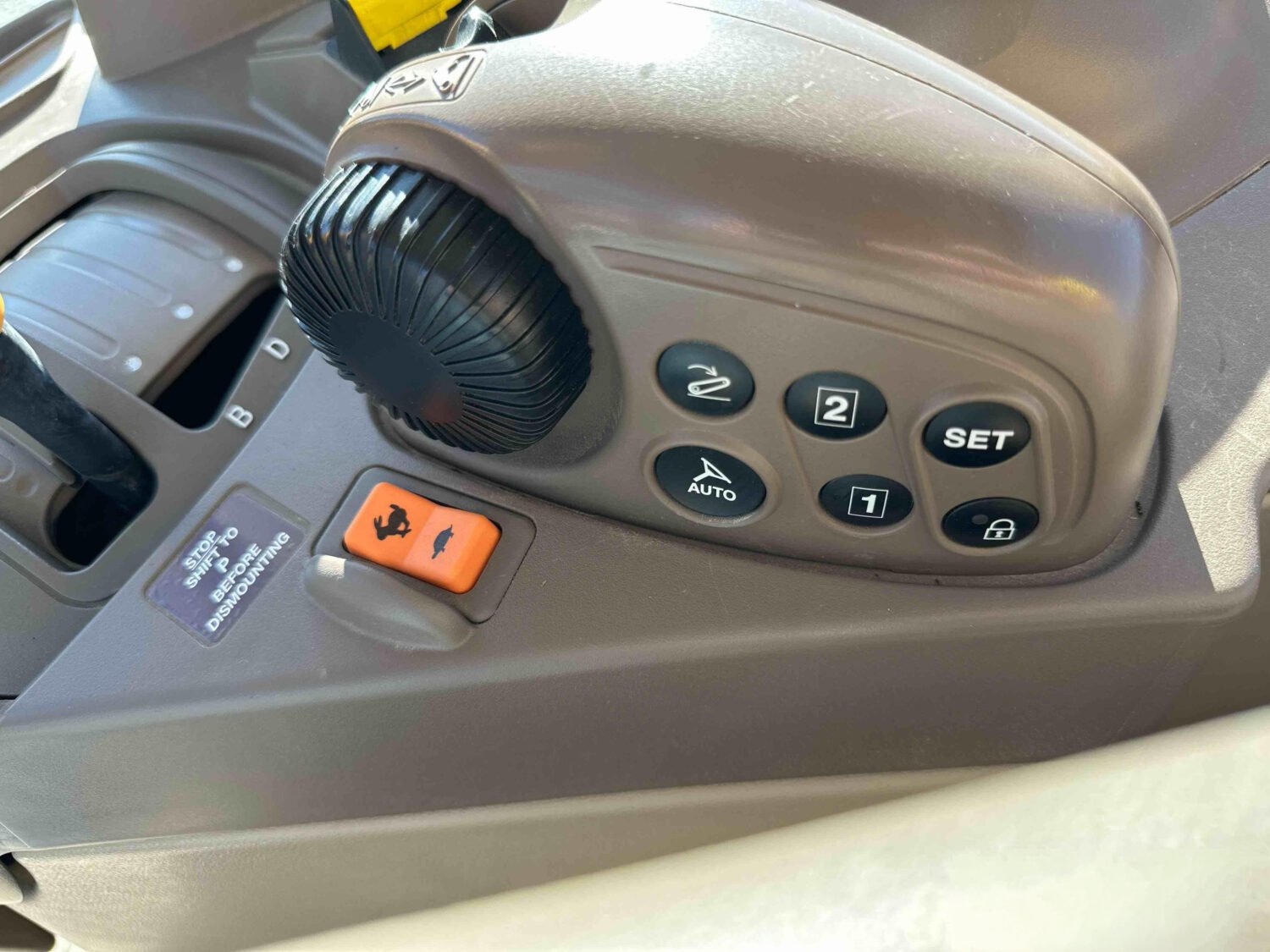 2016 John Deere 6130R (38)