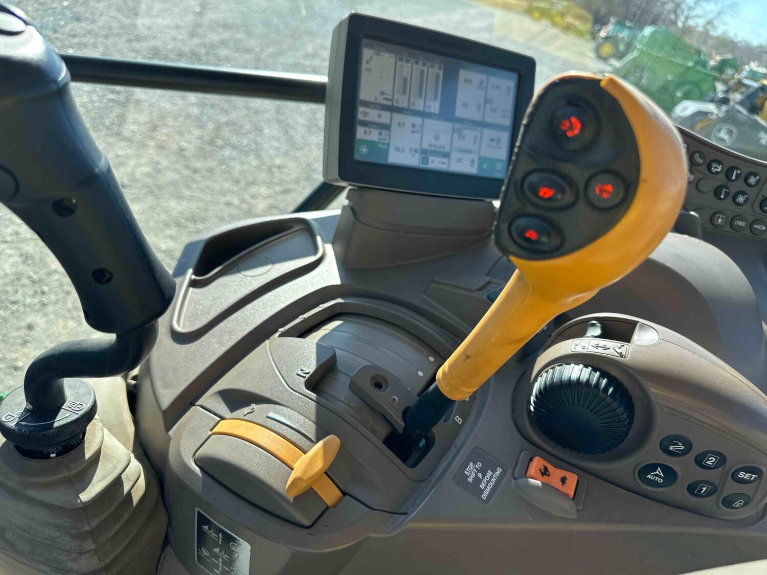 2016 John Deere 6130R (39)