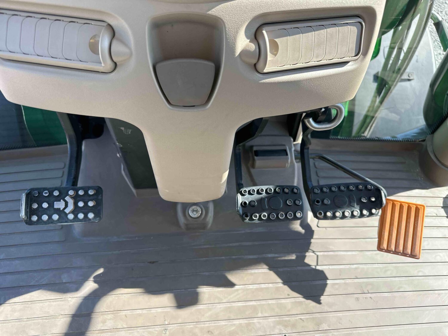 2016 John Deere 6130R (42)