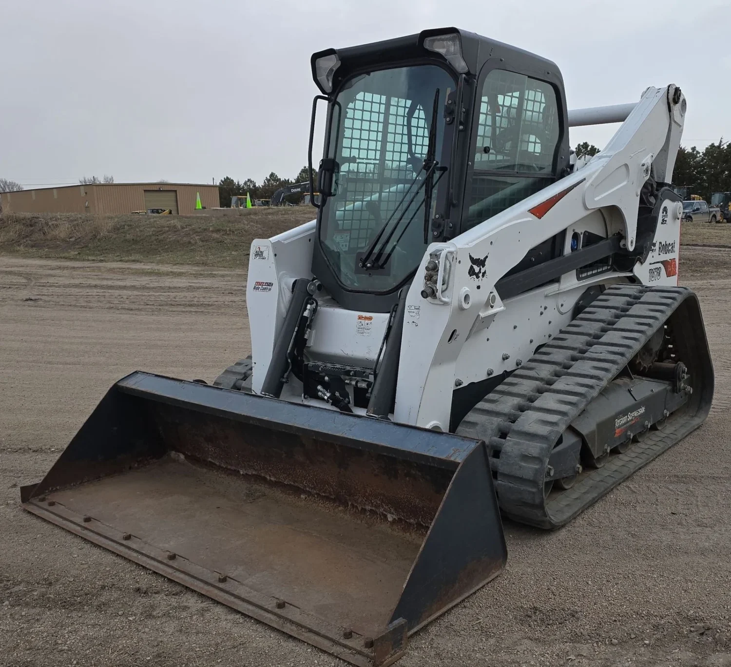 2022-Bobcat-T87001