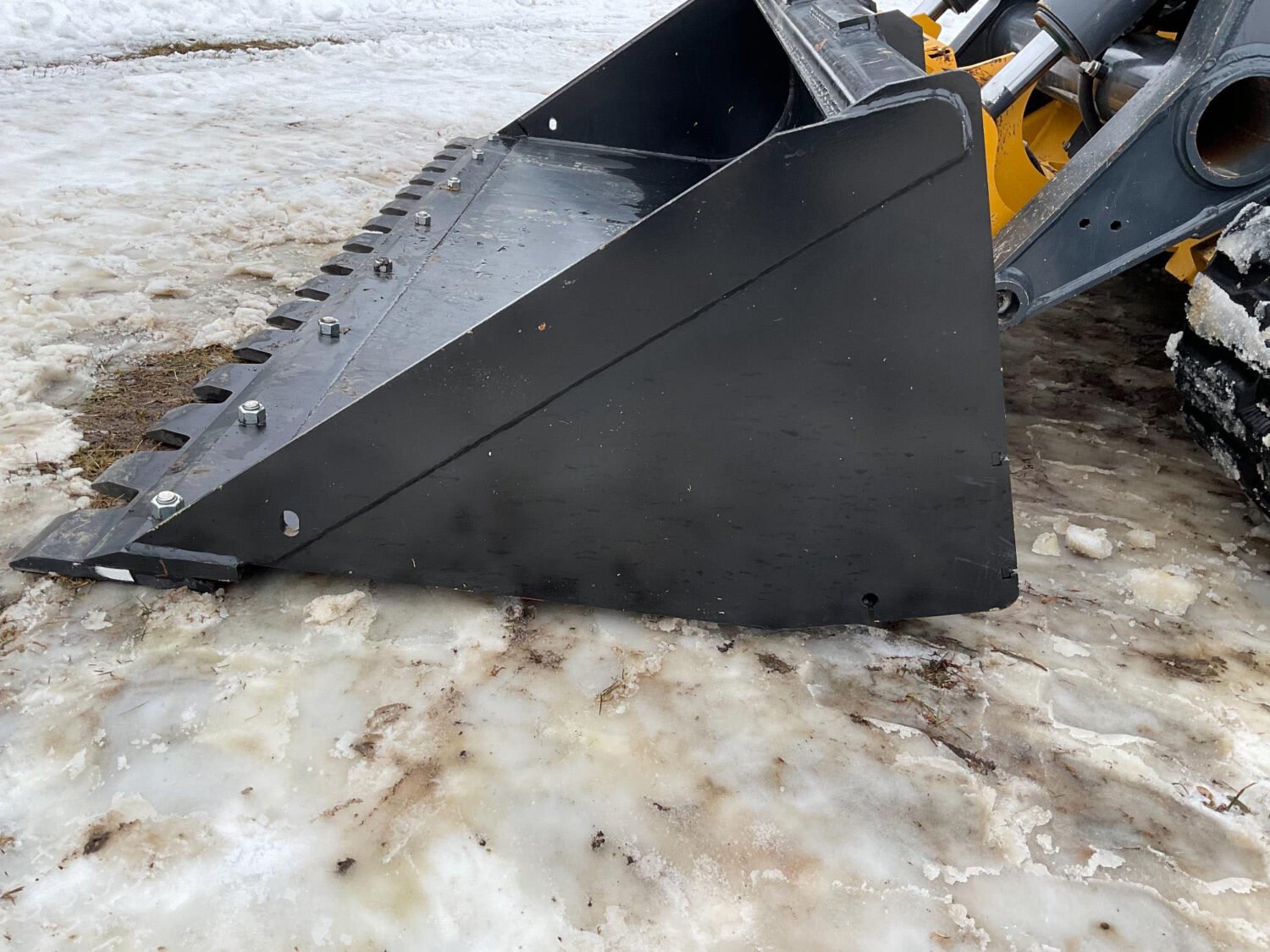 13 2023 John Deere 333G