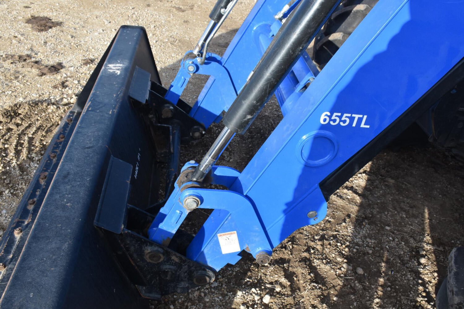 1new-holland-powerstar-110-mfwd-tractor-w-loader-2_3c9aec9832be42219c6a54bd97b6922a