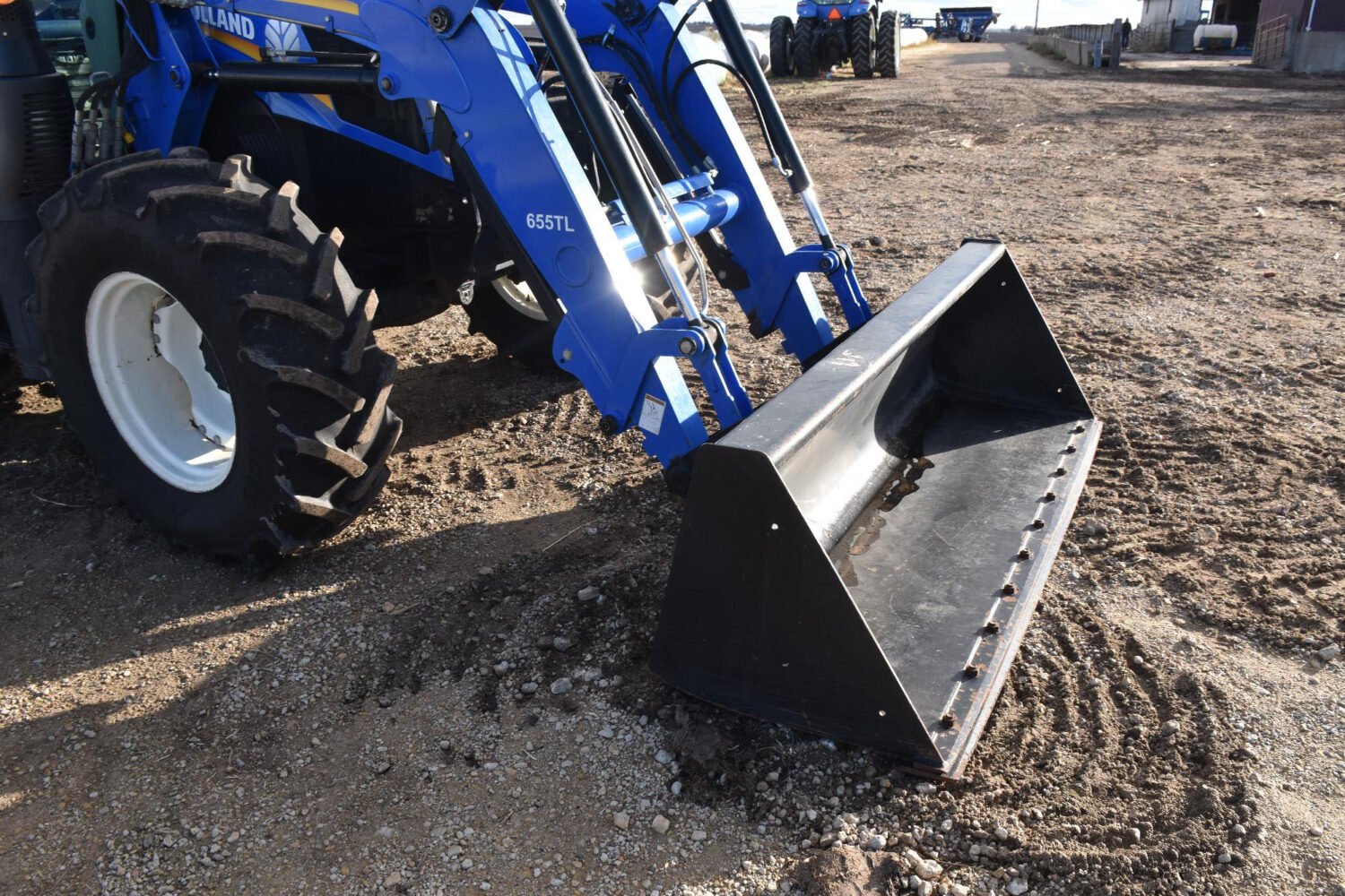 1new-holland-powerstar-110-mfwd-tractor-w-loader-2_8c8d80aa05314c05b1c61c35cdead892