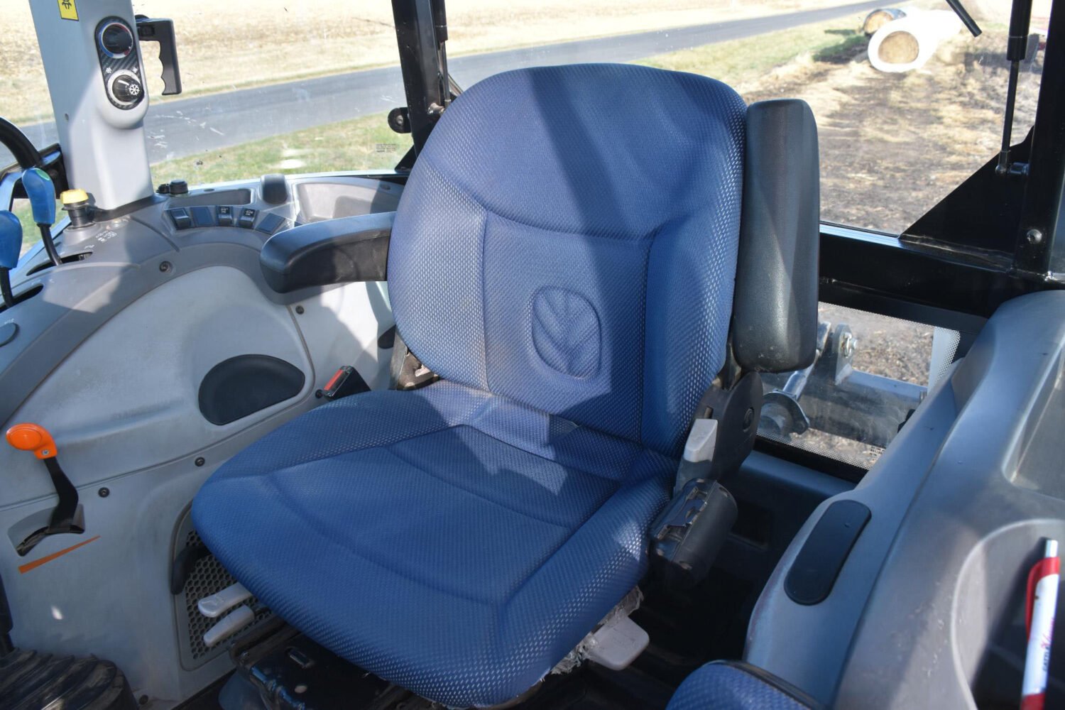 1new-holland-powerstar-110-mfwd-tractor-w-loader-2_aed47f7217df425b969c348792f3f53c