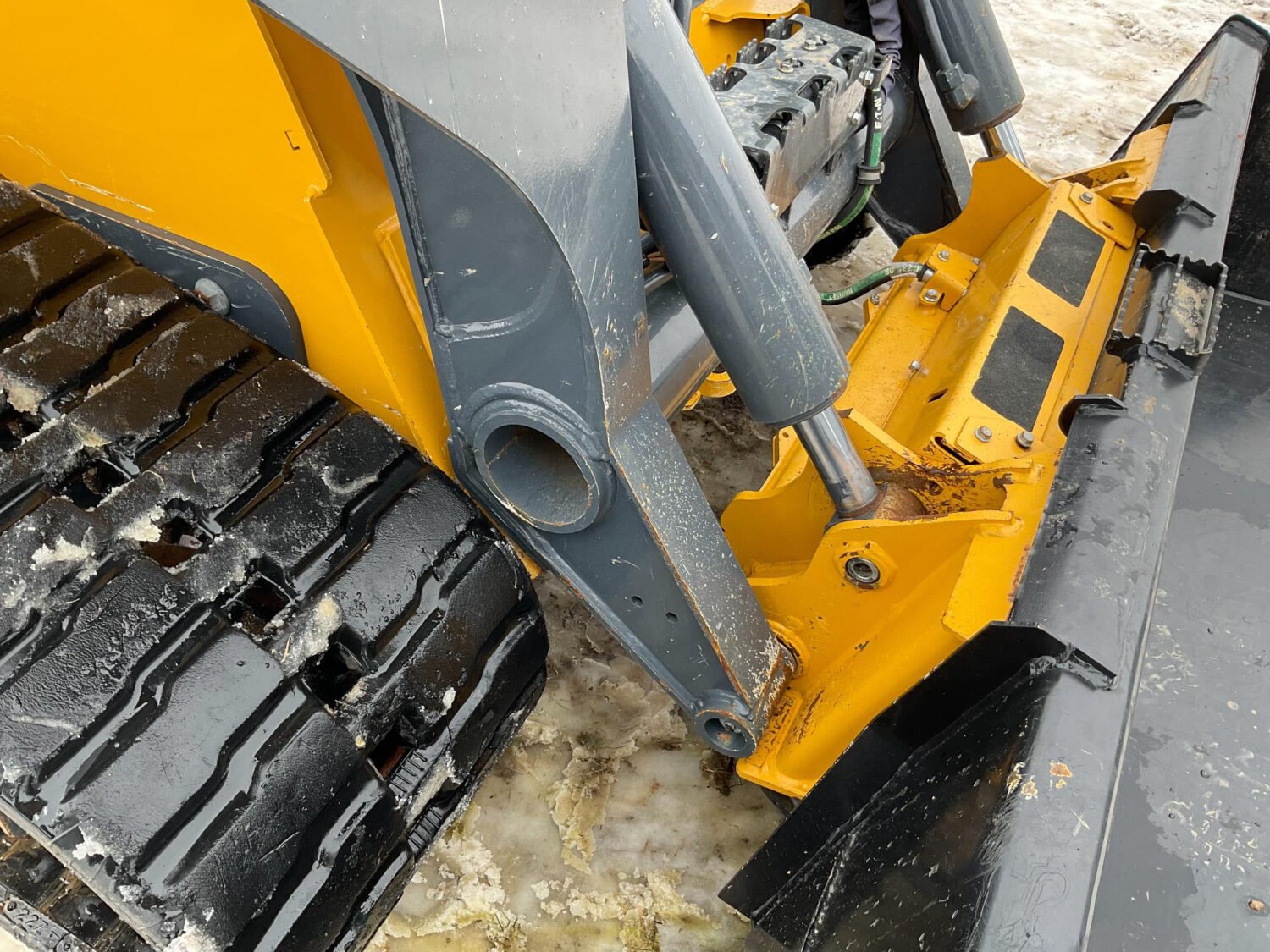 20 2023 John Deere 333G